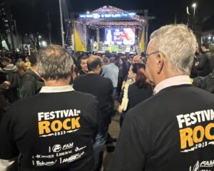 chico-odir-assisteindo-sghow-300x240 Vai Vendo Brasil Portal de Notícias