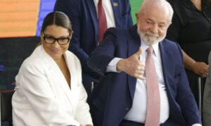 lula-e-janja-300x179 Vai Vendo Brasil Portal de Notícias