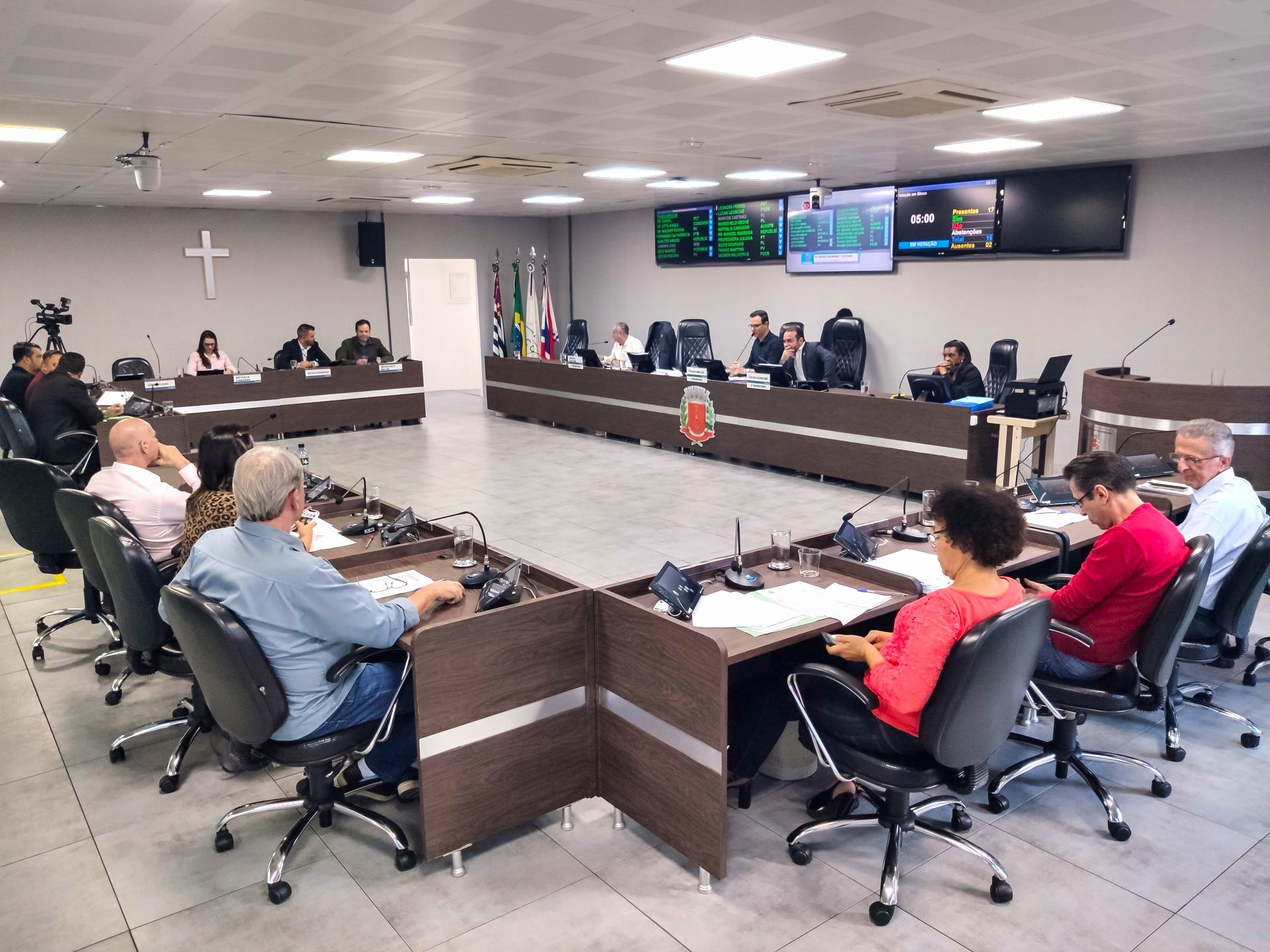 Vereadores de Americana rejeitam aumento nos próprios salários em votação unânime