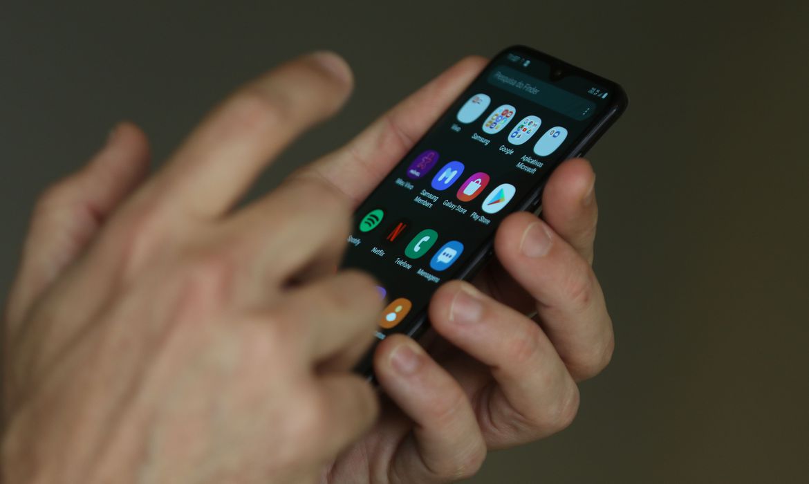 Entenda projeto que pode remunerar o jornalismo em plataformas