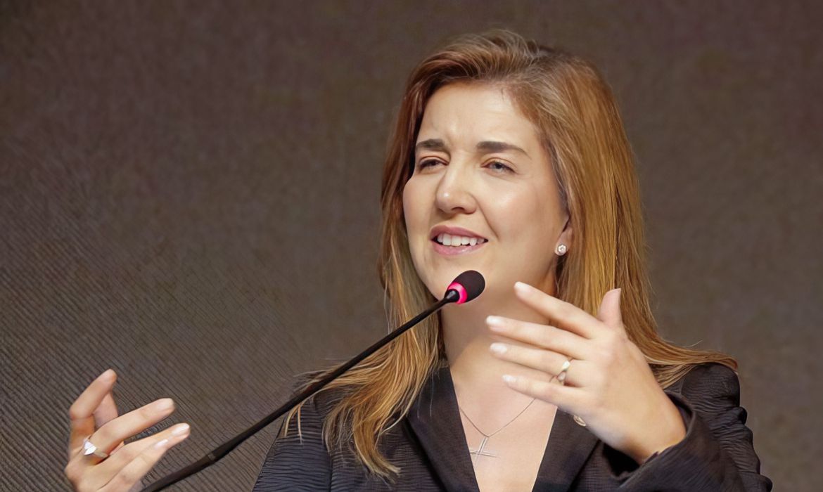 Primeira-Dama Janja Lula Silva Confirma e Elogia Nomeação de Daniela Teixeira para o STJ