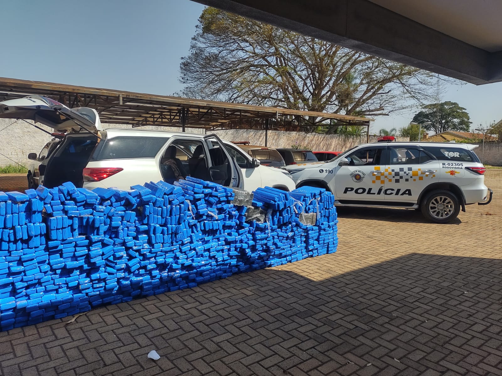 Polícia Rodoviária prende 3 homens com 1,6 tonelada de maconha em Palmital