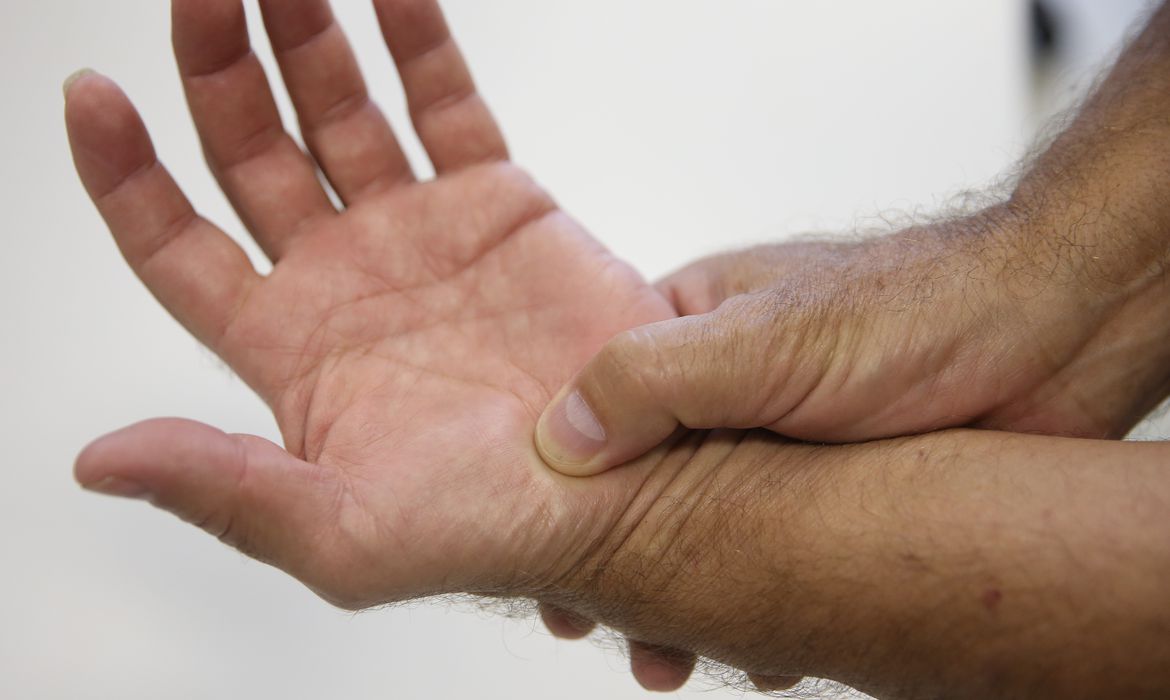 Muita gente não sabe, mas pode estar com artrose, diz Sociedade Brasileira de Reumatologia