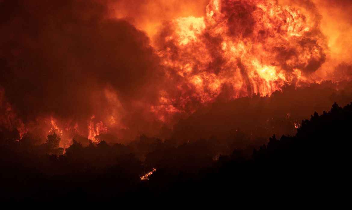 Incêndio na Grécia se alastra até à Turquia, várias aldeias foram evacuadas