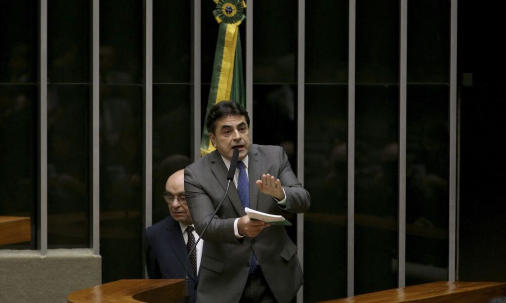 Deputados-1024x613 Deputados protocolam PEC que permite derrubada de decisões do STF /