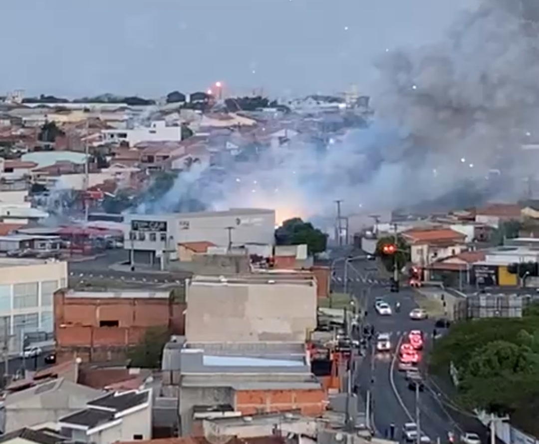 Incêndio em Loja de Fogos de Artifício em Santa Bárbara d’Oeste: Vídeo Mostra Intensas Explosões/