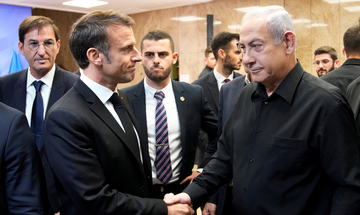Macron propõe que coalizão anti-Estado Islâmico aja com urgência contra o Hamas/