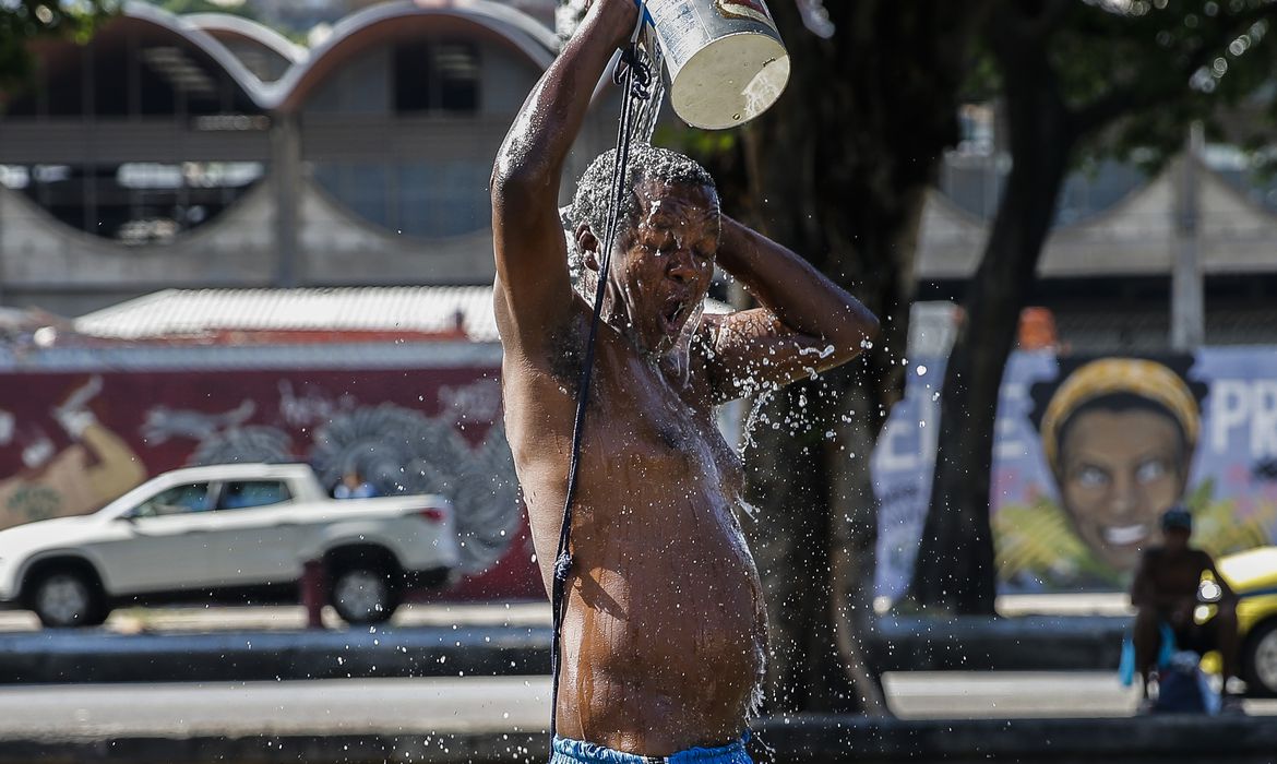 Rio de Janeiro chega a sensação térmica de 55ºC com previsão de chuva forte/