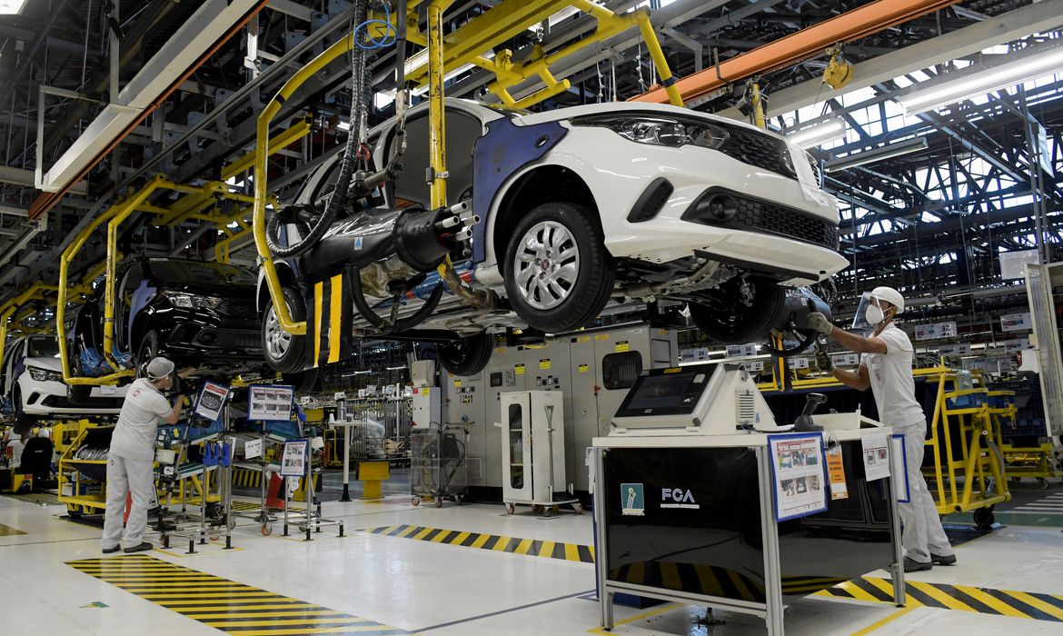 Atividade econômica tem queda de 0,77% em agosto/