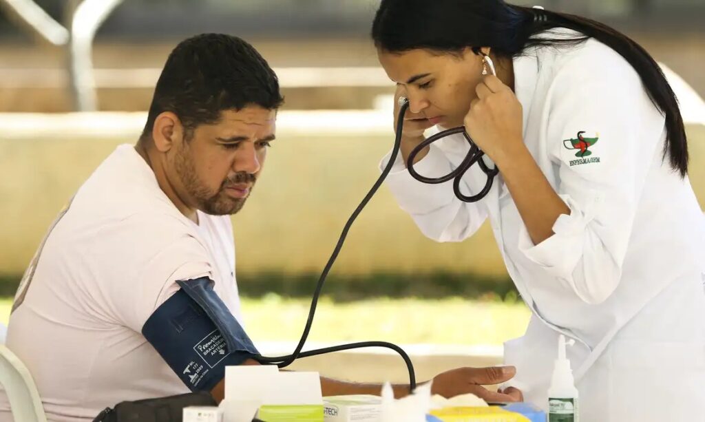 plano-saude-1024x613 Reajuste em planos de saúde: com 14% de inflação médica, consumidor pode pagar o preço