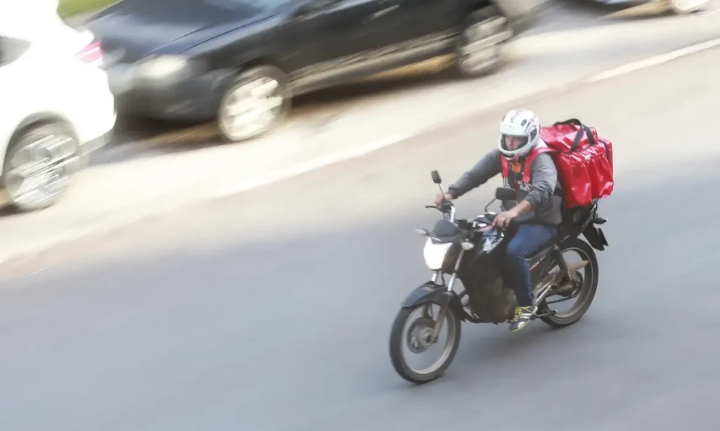 motoboy-1024x613 Negado vínculo de emprego a entregador pela Primeira Turma do STF