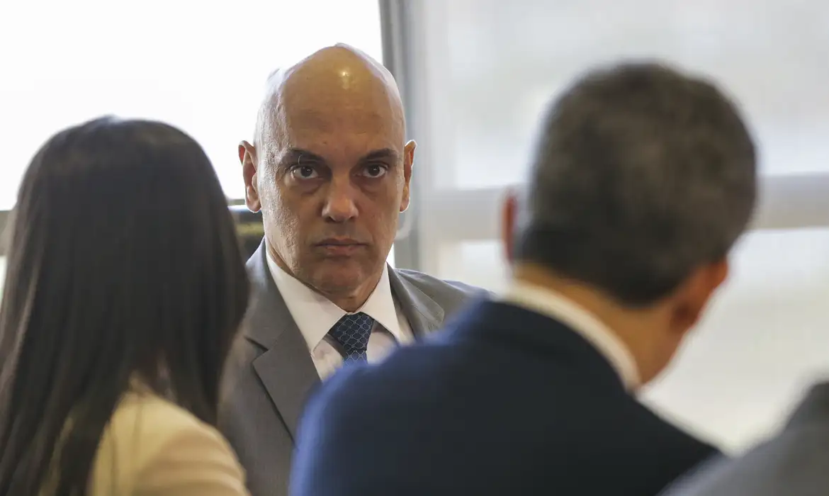 Bolsonaro pede afastamento de Alexandre de Moraes de inquérito sobre o suposto golpe