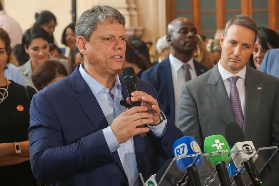 ‘Pode ir na ONU, na Liga da Justiça, no raio que o parta, que eu não tô nem aí.’ Disse o Governador