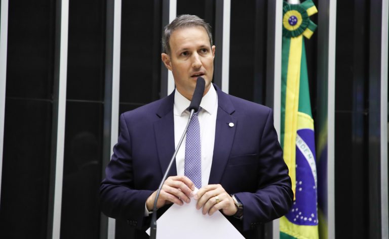 Câmara aprova projeto que restringe saída temporária de presos