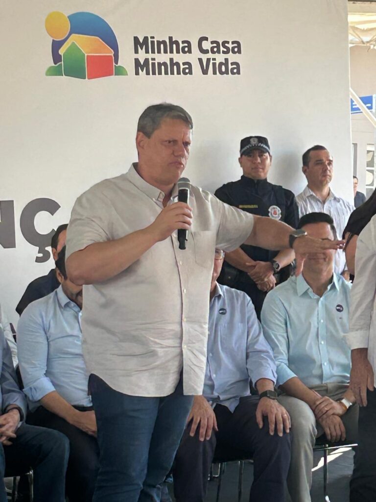 tarcisio-768x1024 Tarcísio em visita a Americana diz que: Trem Intercidades será uma realidade, mesmo após suspensão da assinatura do contrato