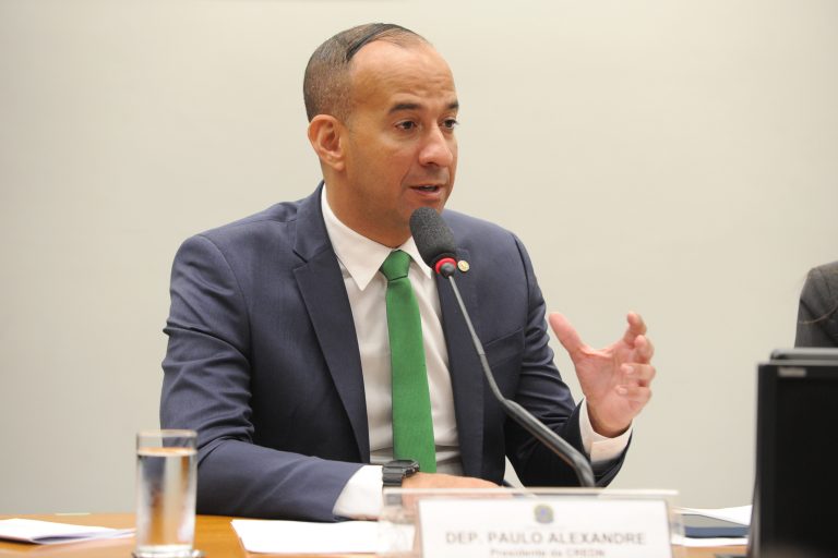 Deputado Paulo Alexandre Barbosa (PSDB), Apoiado por Brochi em Americana, Lidera Pesquisa de Intenção de Votos em Santos