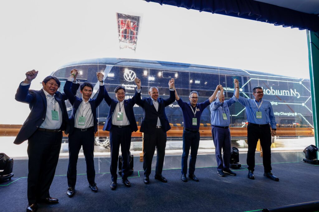 E-bus_02-1024x683 1º ônibus elétrico do mundo com bateria de nióbio é apresentado em protótipo da CBMM