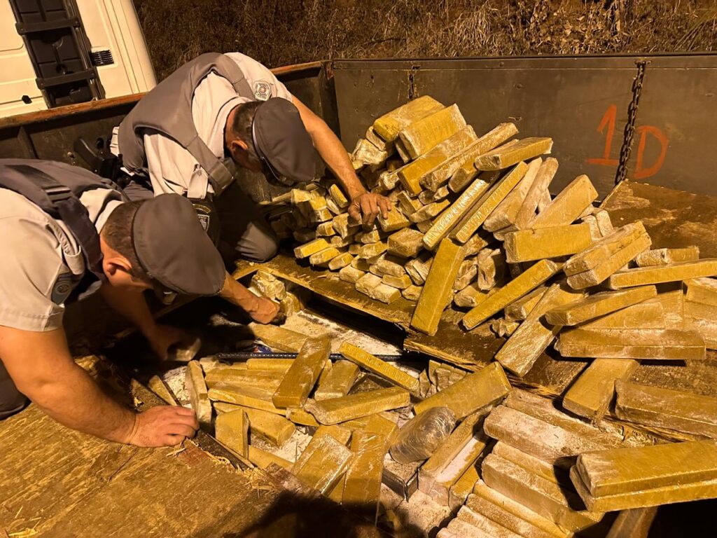 Policia-Rodoviaria-1024x768 Fundo falso e droga escondida em pneu: polícia apreende 1,4 tonelada de maconha em SP