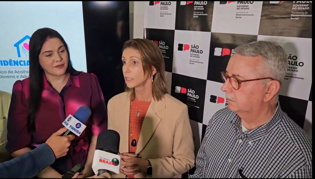 chico-e-secretara-1024x583 Secretária Estadual Andrezza Rosalém vem a Americana para inaugurar Residência Inclusiva