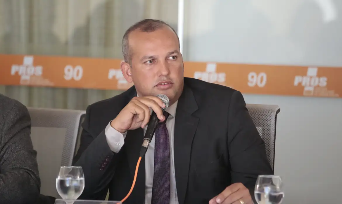 Presidente do Solidariedade antigo Pros entrega-se à PF após três dias foragido