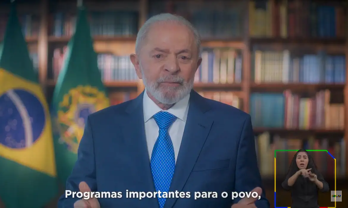 Em pronunciamento à nação, Lula fala sobre o país que ele “pensa existir”, “vive” e “acredita”.