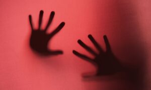 silhuetas-de-maos-aterrorizantes-no-estudio-300x179 Vai Vendo Brasil Portal de Notícias