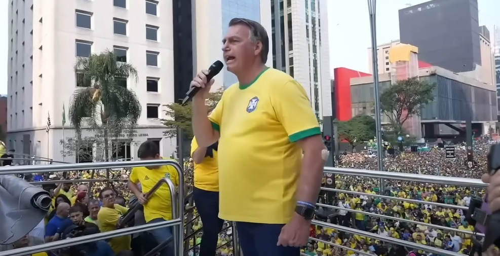 Na Avenida Paulista Bolsonaro dispara: ” Alexandre de Moraes, esse Ditador faz mais mal ao Brasil do que Luiz Inácio Lula”