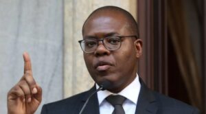 Silvio-Almeida-768x424-1-300x166 Vai Vendo Brasil Portal de Notícias