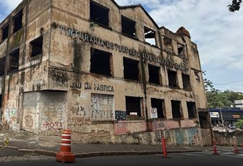 Após Mais de 20 Anos de Abandono e Risco de Desabamento, Estrutura na Região Central Será Demolida