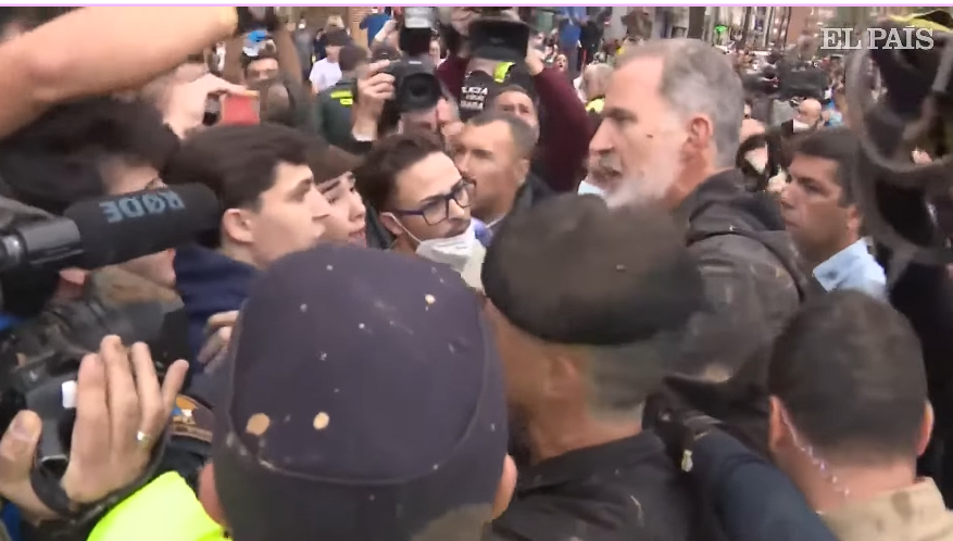 Vídeo | Tensão em Paiporta Valência durante a visita do Rei Felipe VI, Sánchez e Mazón