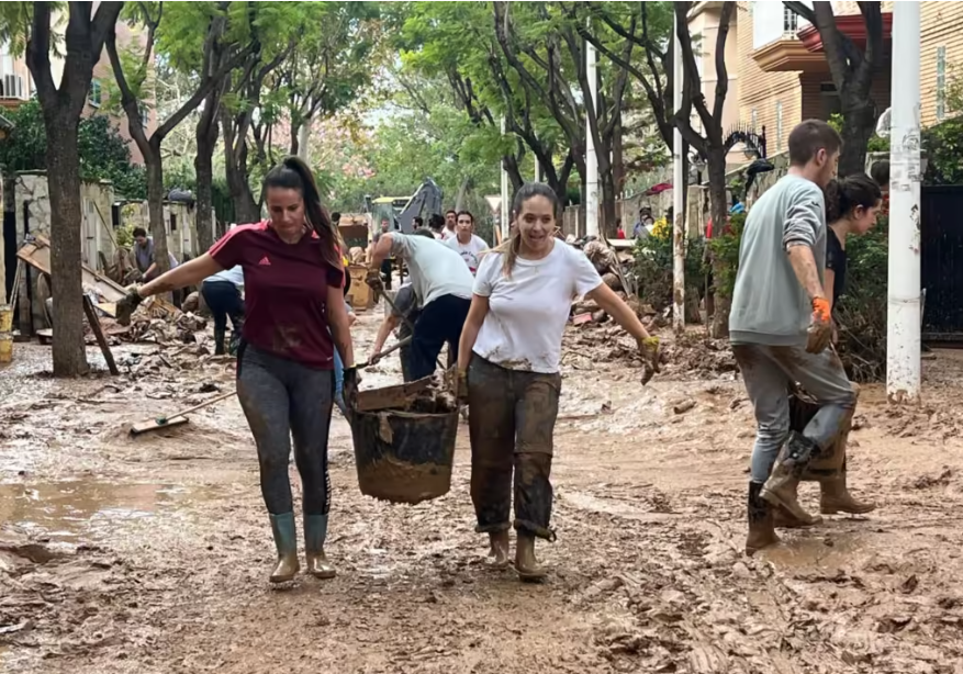 Valencia-att O número de mortos em Valência sobe para 202 e os afetados estão clamando por mais ajuda