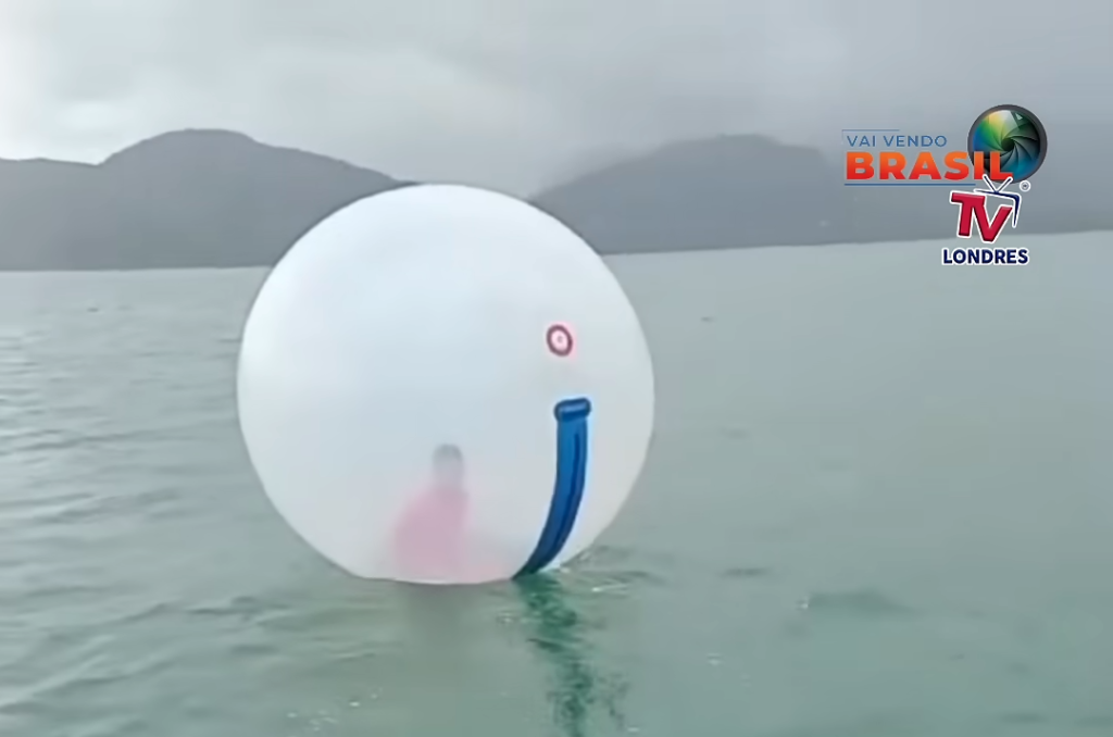 Menino-na-Bolha-1024x678 Marinheiro Resgata Criança em Bolha Inflável na Praia do Lázaro