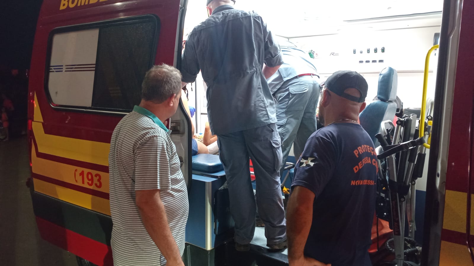 Prefeito Leitinho acompanha o resgate do Samuel de 7 anos, que caiu em um buraco no JD dos Lagos em Nova Odessa/SP