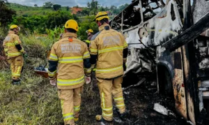 acidente_teofilo_otoni02-300x179 Vai Vendo Brasil Portal de Notícias