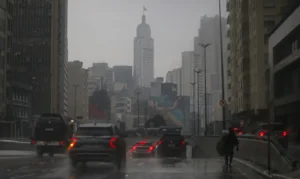 chuva_sp_verao_03-300x179 Vai Vendo Brasil Portal de Notícias