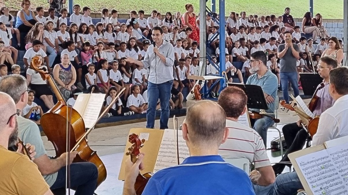 Orquestra de Americana realiza concerto didático em escola da rede municipal de Educação