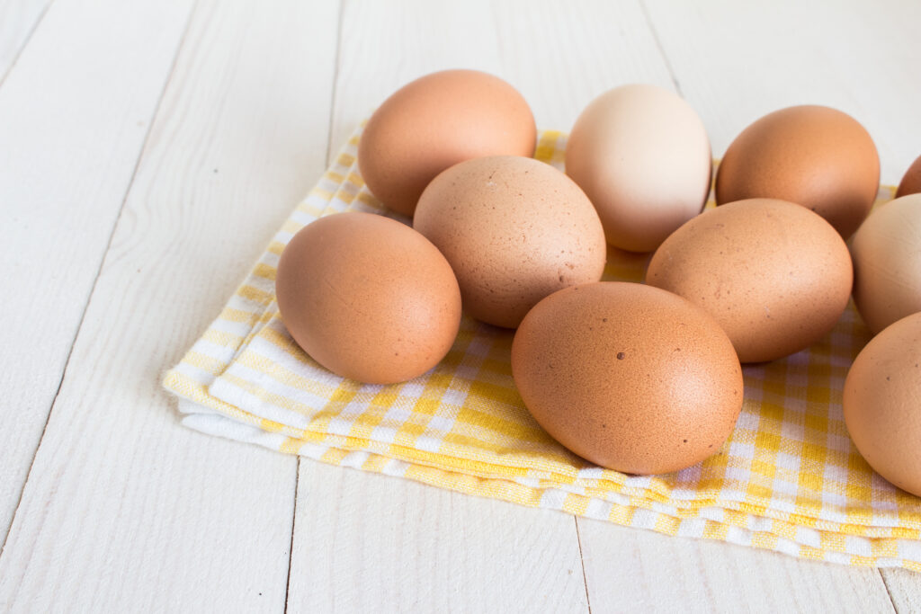 fresh-eggs-carton-package-white-wood-1-1024x683 Carimbo nos ovos a granel: prazo é adiado para setembro