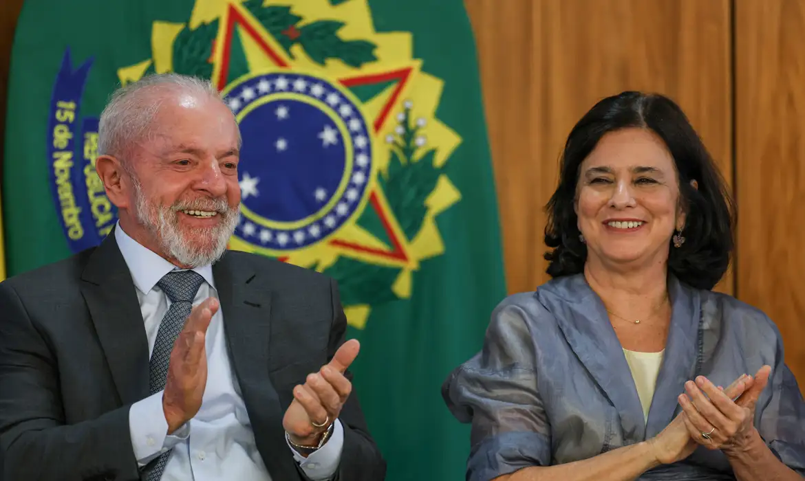 Lula decide substituir Nísia por Padilha no Ministério da Saúde