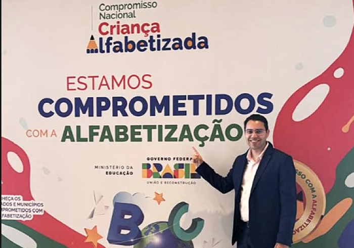 Secretário de Educação Vinicius Ghizini vai a Brasília buscar Selo de Ouro na Alfabetização Infantil para Americana