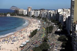 Copacabana-Pilar-Olivares-Reuters-300x200 Vai Vendo Brasil Portal de Notícias