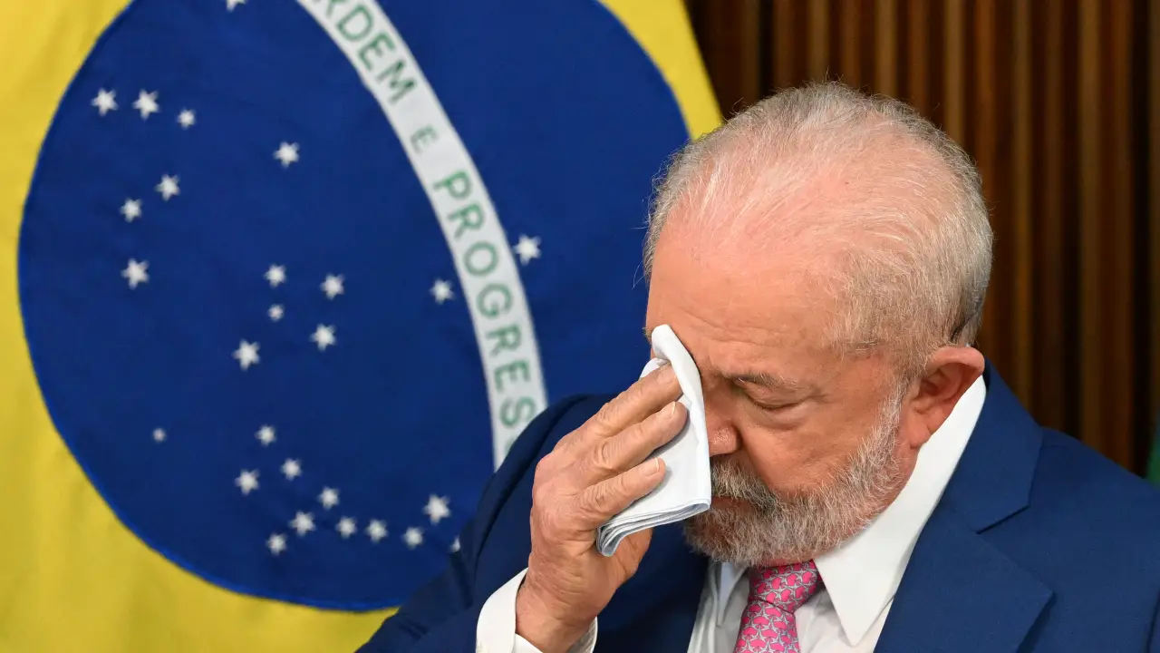 Lula enfrenta desafios eleitorais: Bolsonaro, Michele e Tarcísio lideram cenários de 2026