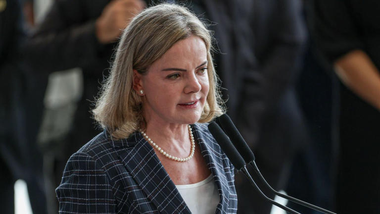 Gleisi Hoffmann rebate críticas de Moro e defende postura do STF em caso Collor