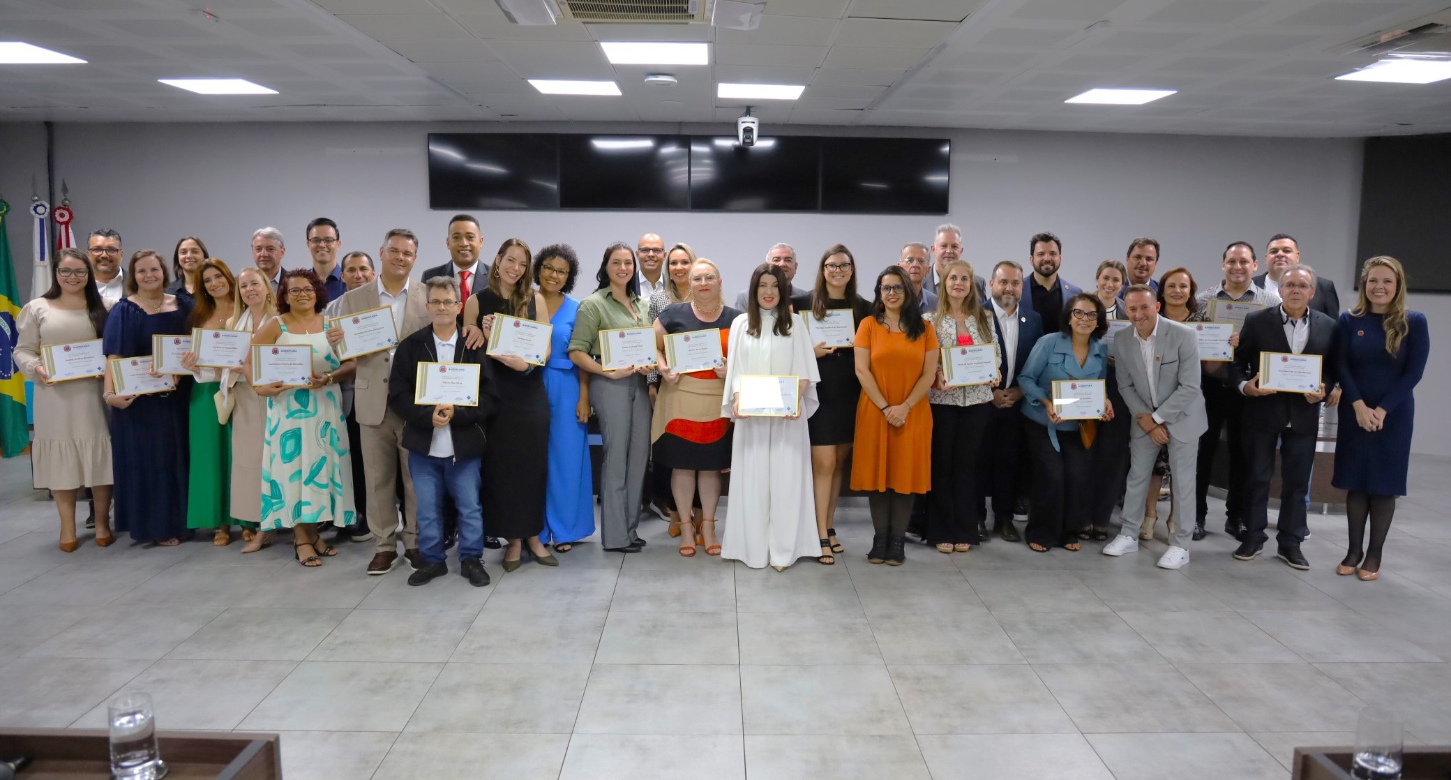 Câmara de Americana homenageia profissionais da saúde em sessão solene