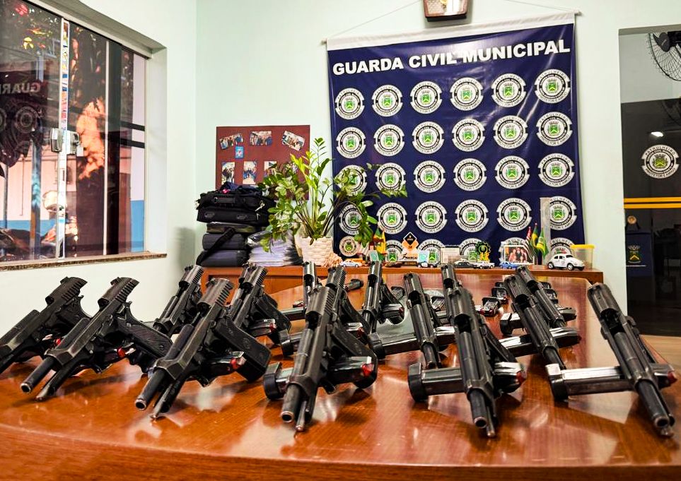 10003781398869535346820753621 Prefeitura de Santa Bárbara doa armamentos à Guarda Municipal de Borborema