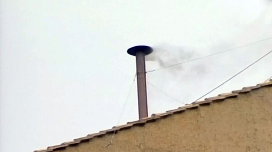 Conclave: Vaticano tem fumaça preta após nova votação