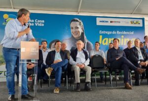 discurso-Governador-Direcao-Denis-300x205 Aproximação entre Denis Andia e Tarcísio de Freitas chama atenção em eventos no interior paulista
