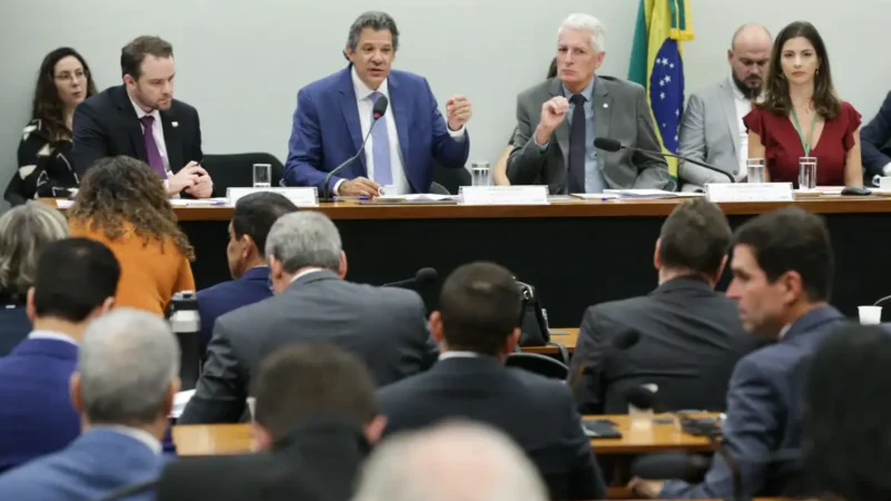 Audiência com Haddad é encerrada após tumulto entre deputados