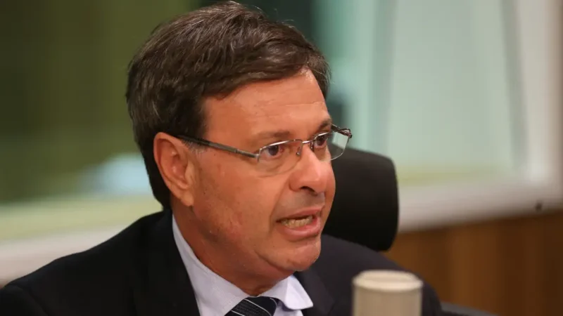 Ex-ministro Gilson Machado é preso pela PF