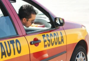 Auto-Escola-300x204 Vai Vendo Brasil Portal de Notícias