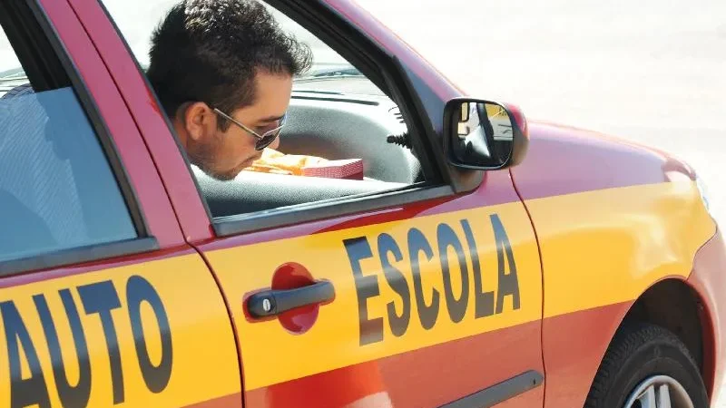 Projeto desobriga formação em auto escola para obter carteira de motorista